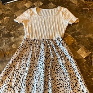 Women’s fall dress. Size M.